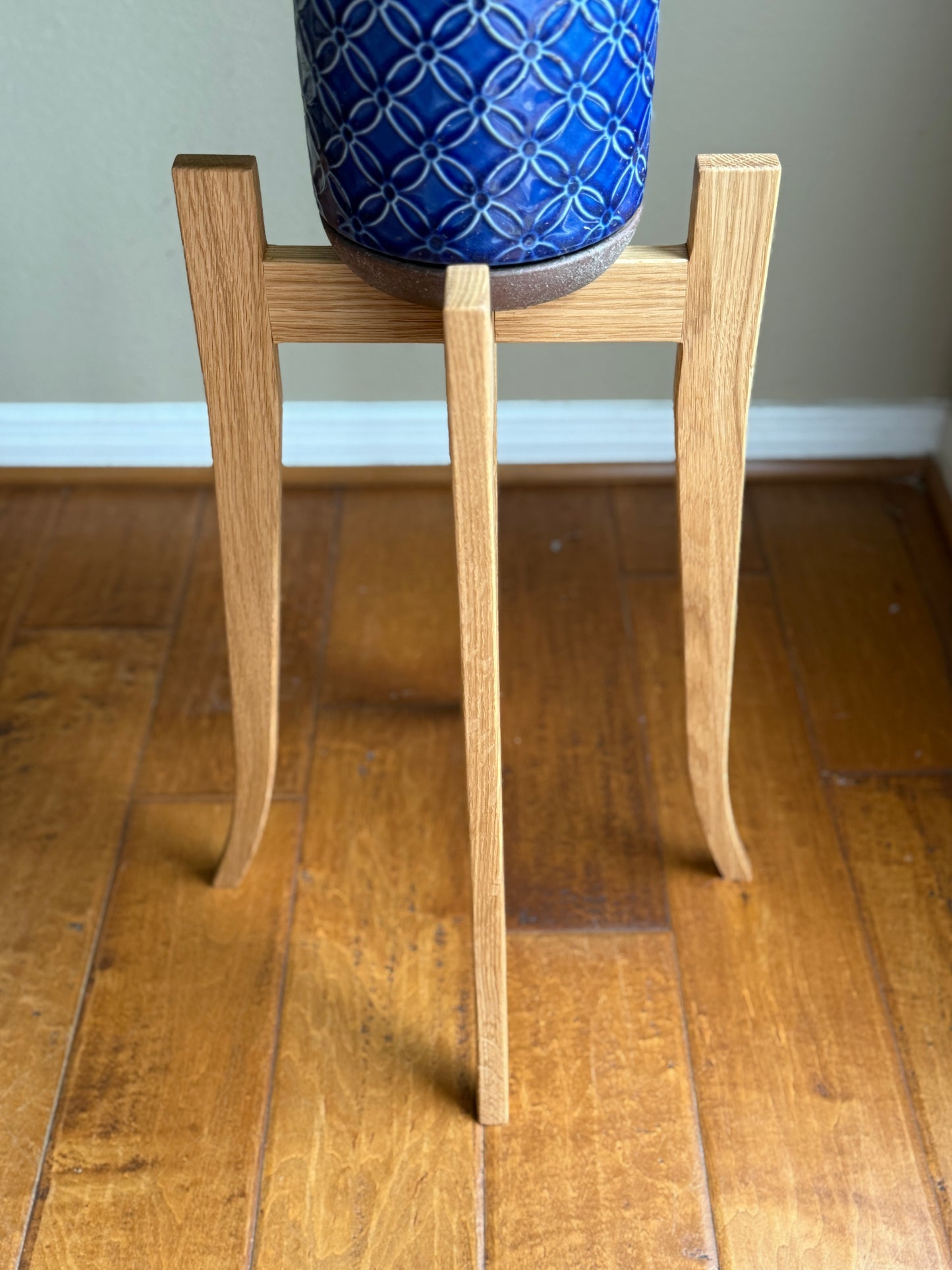 Upright Tall Plant Stand – Handmade in Solid White Oak (20" Height, Fits 8" Pots)
